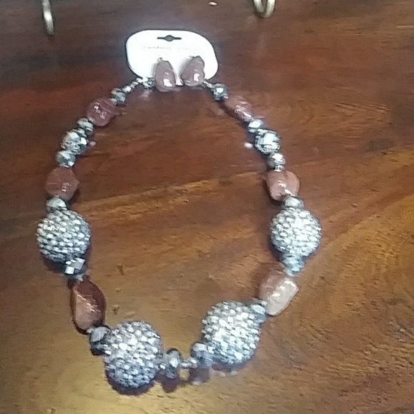 Neckless and earrings - Picture 3 of 4